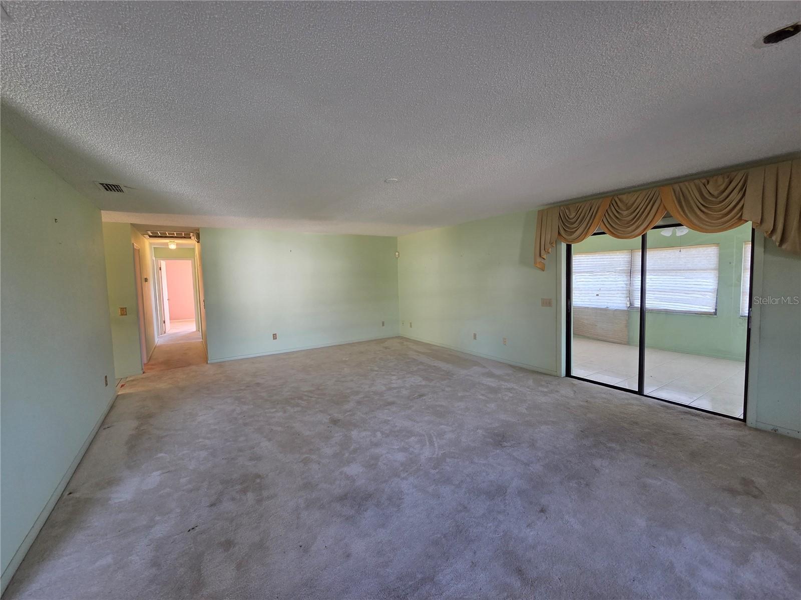 Listing photo 3 for 842 Osceola Ave