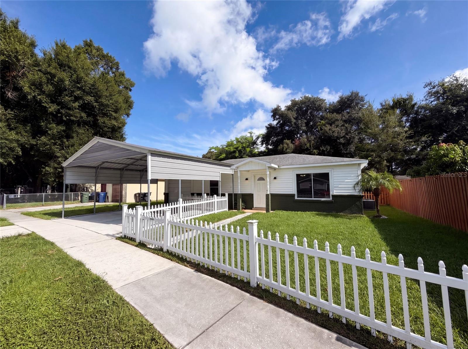 Listing photo 1 for 7233 Thomas Jefferson Cir W