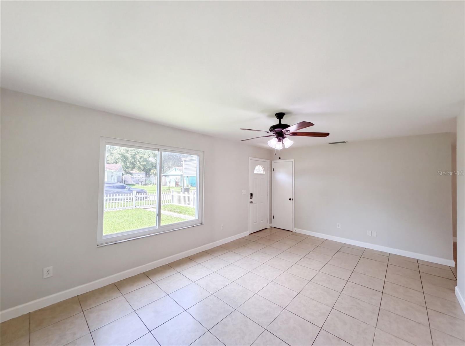 Listing photo 3 for 7233 Thomas Jefferson Cir W