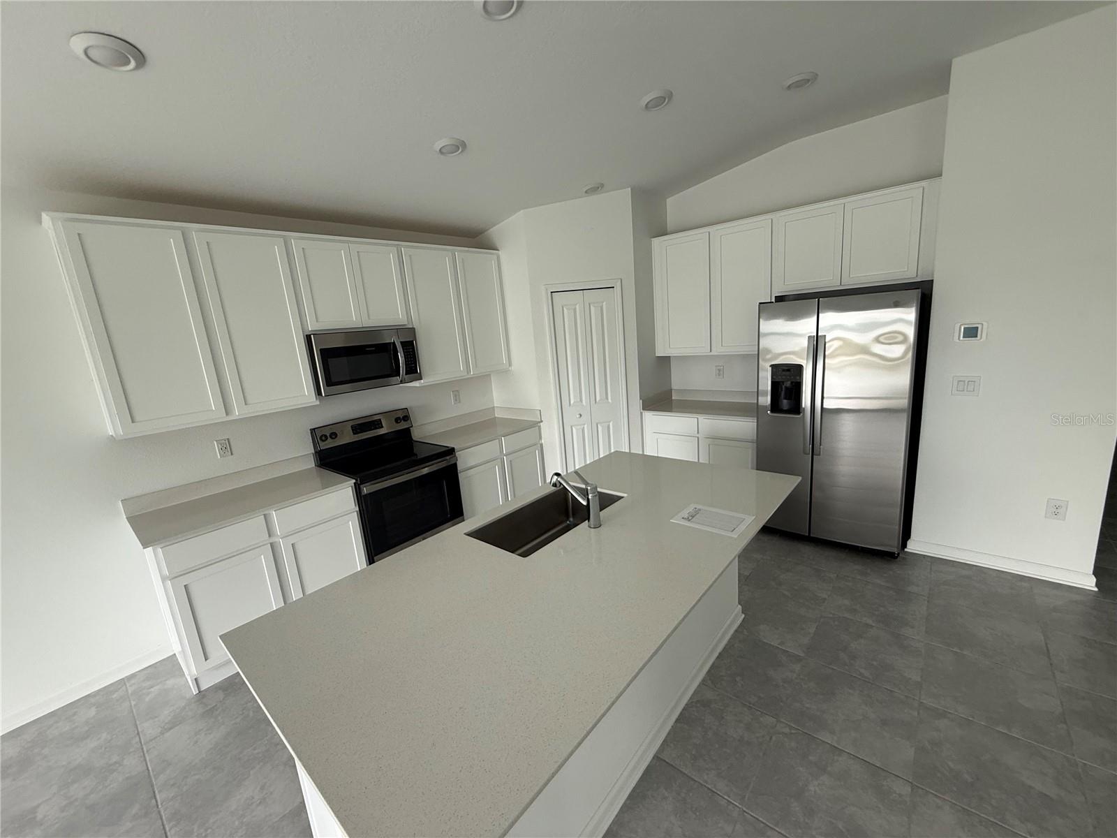 Listing photo 2 for 752 Trotters Dr