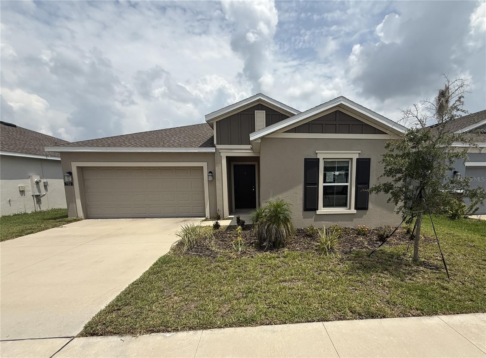Listing photo 1 for 752 Trotters Dr