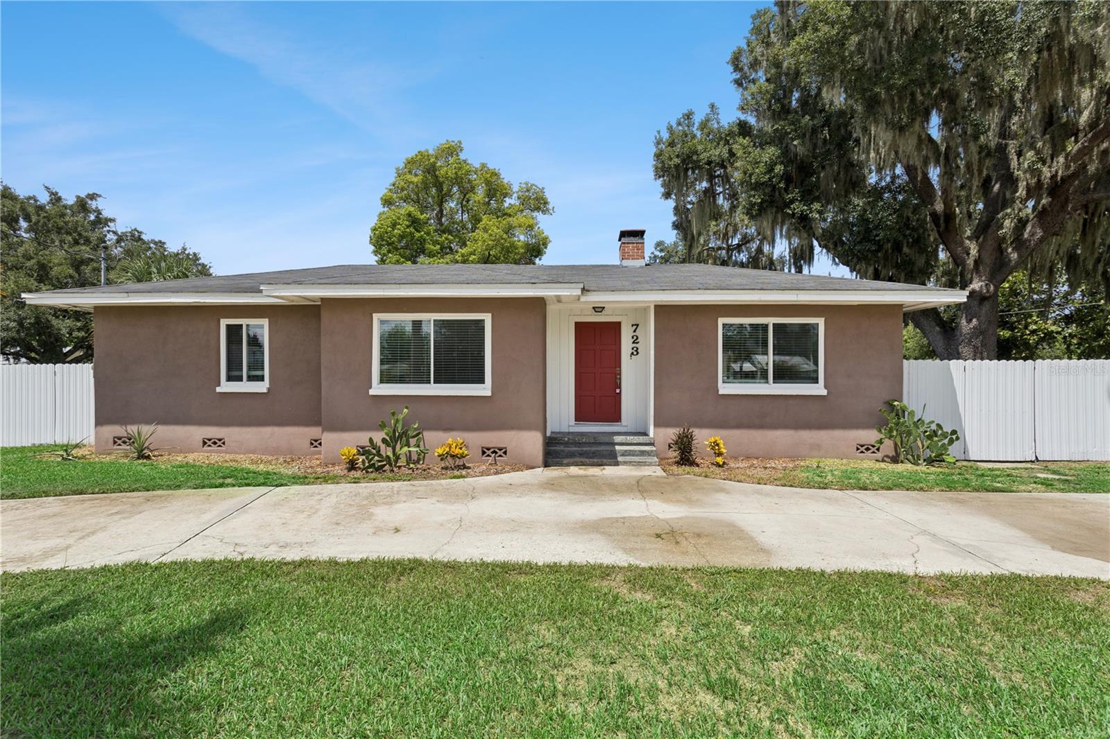 Listing photo 1 for 723 N Rockingham Ave