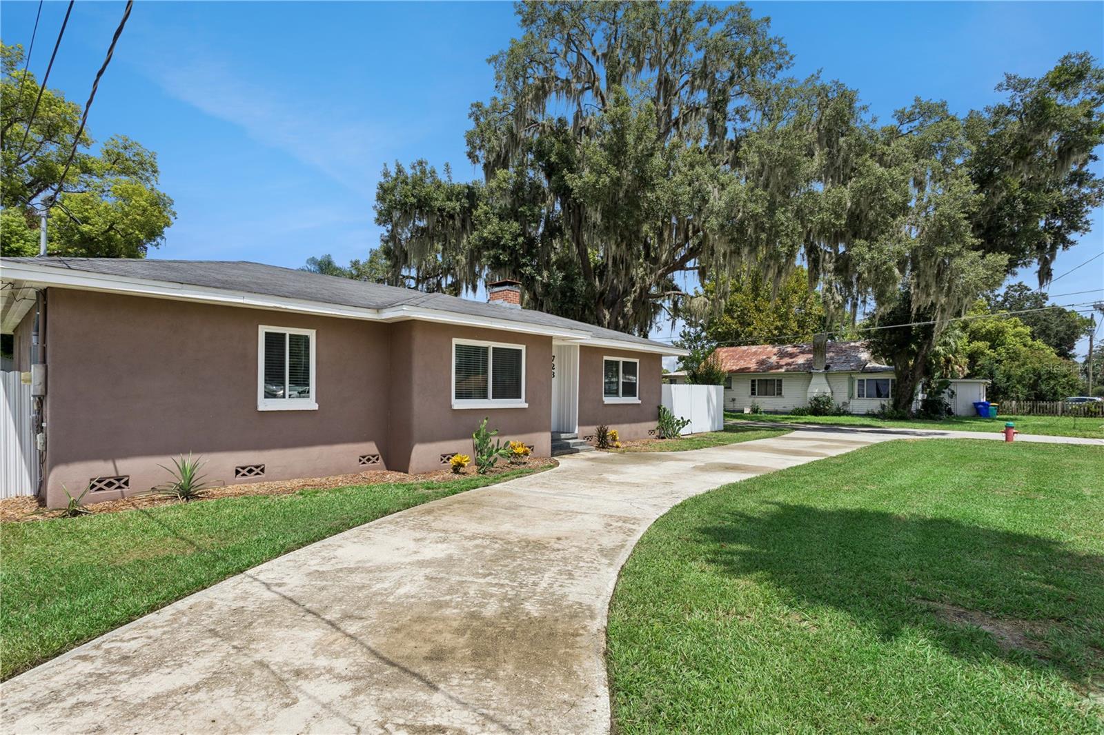 Listing photo 3 for 723 N Rockingham Ave