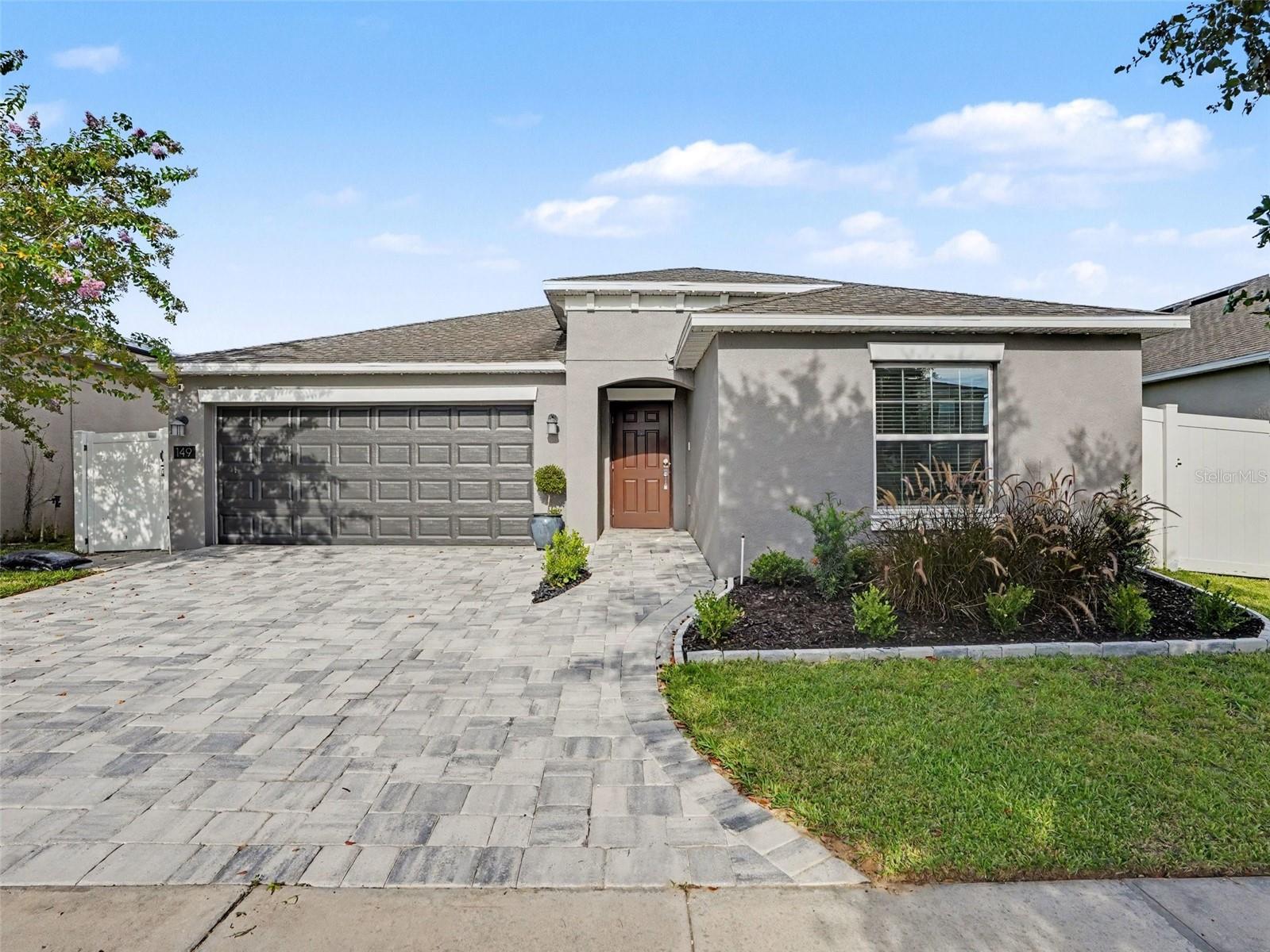 Listing photo 1 for 149 Taft Dr