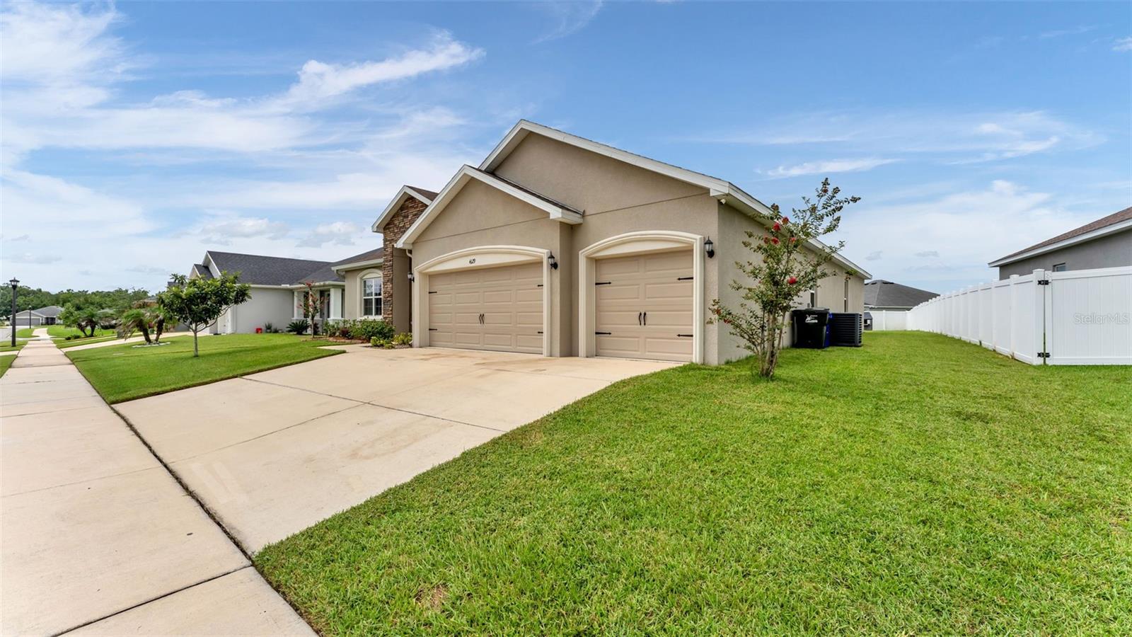 Listing photo 3 for 4129 Timber Valley Way