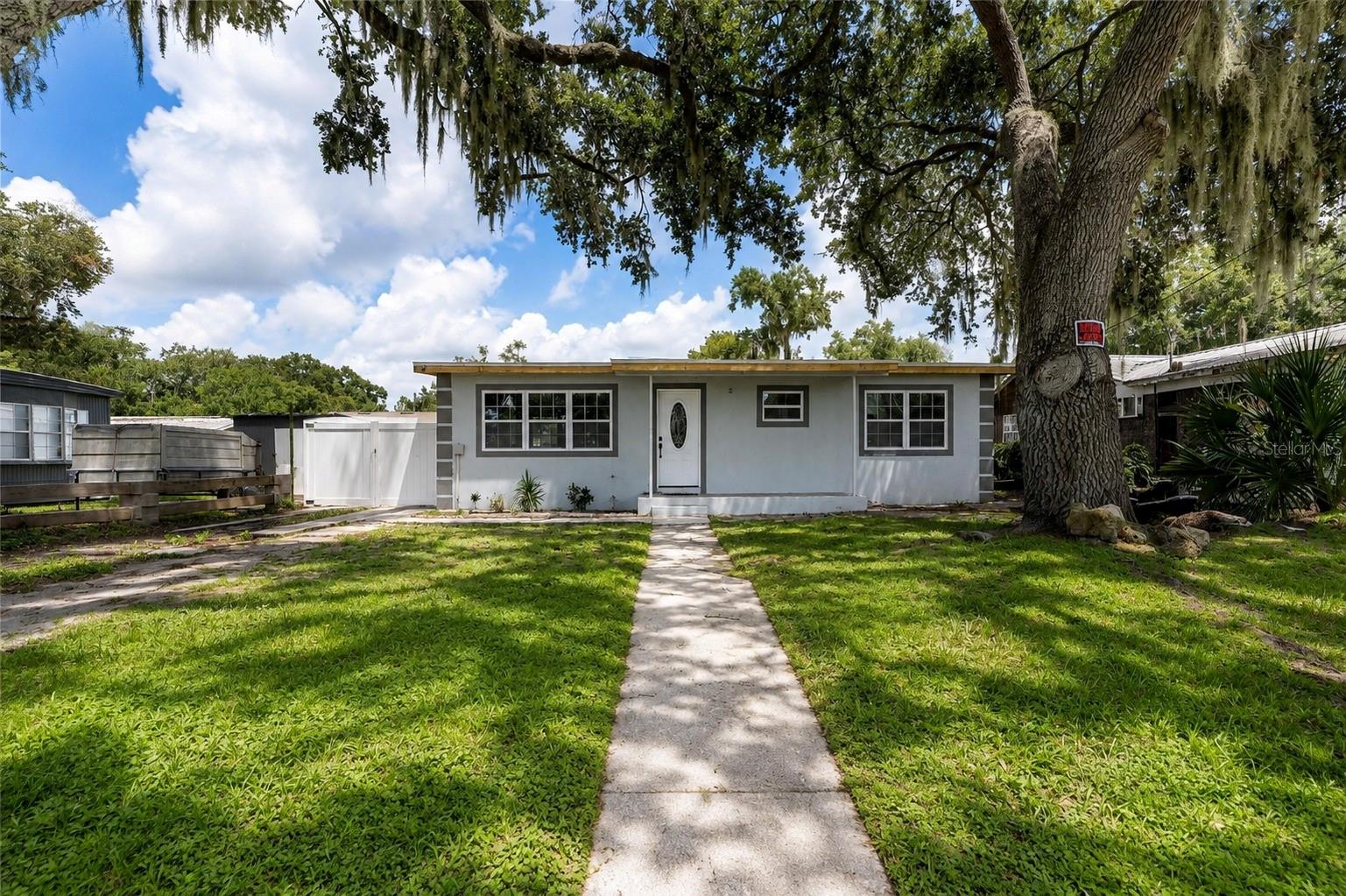 Listing photo 1 for 2030 Milton St