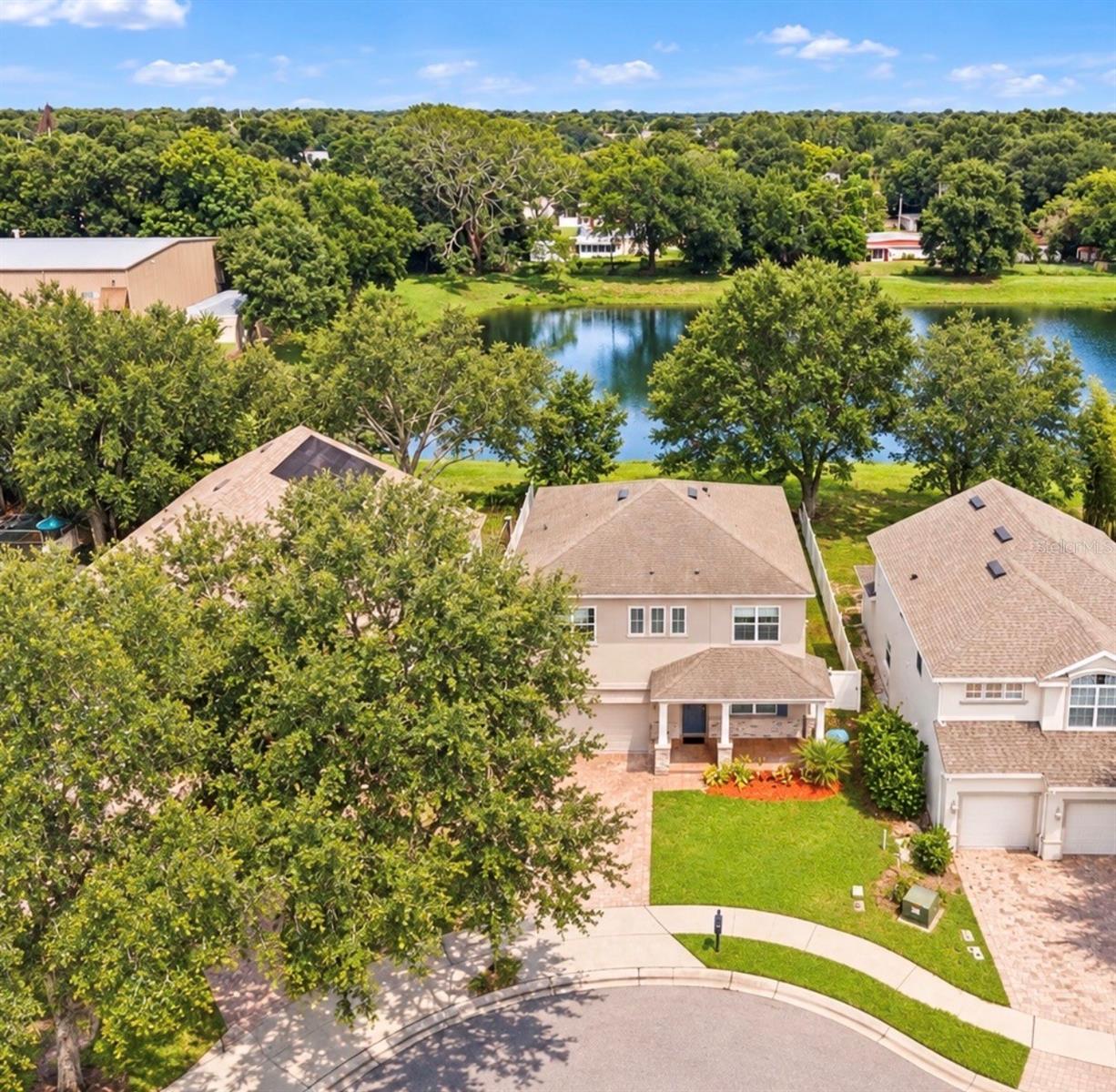 Listing photo for 2813 Roseglen Way