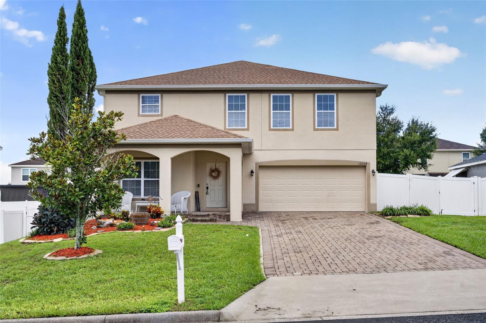 Listing photo 1 for 10234 Lenox St