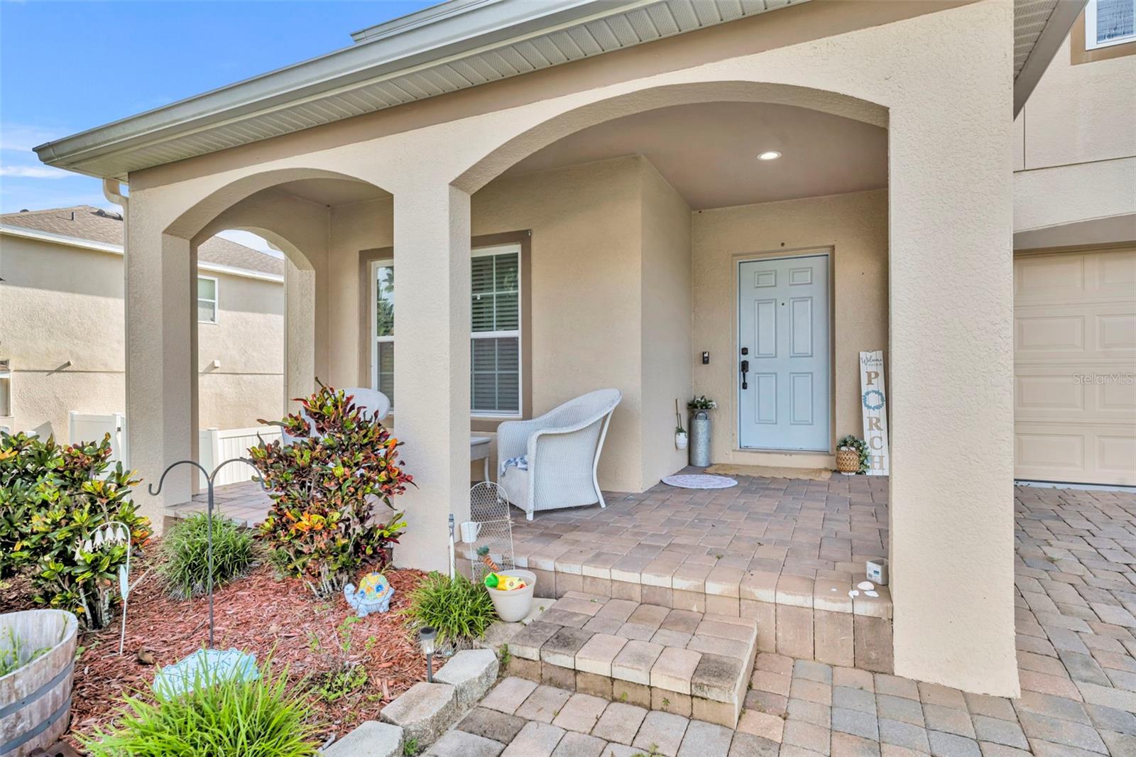 Listing photo 2 for 10234 Lenox St