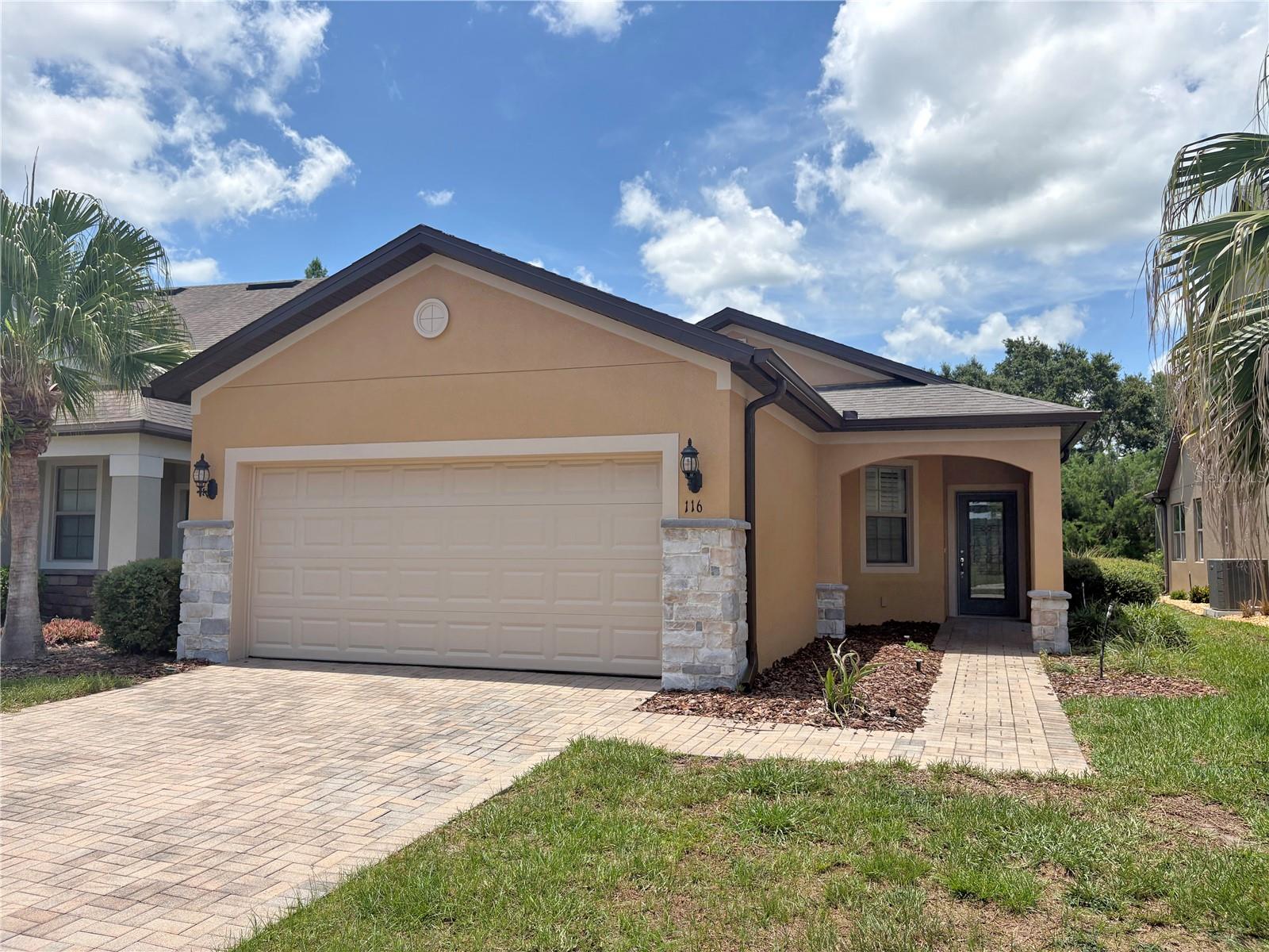 Listing photo 2 for 116 La Cresta Ct