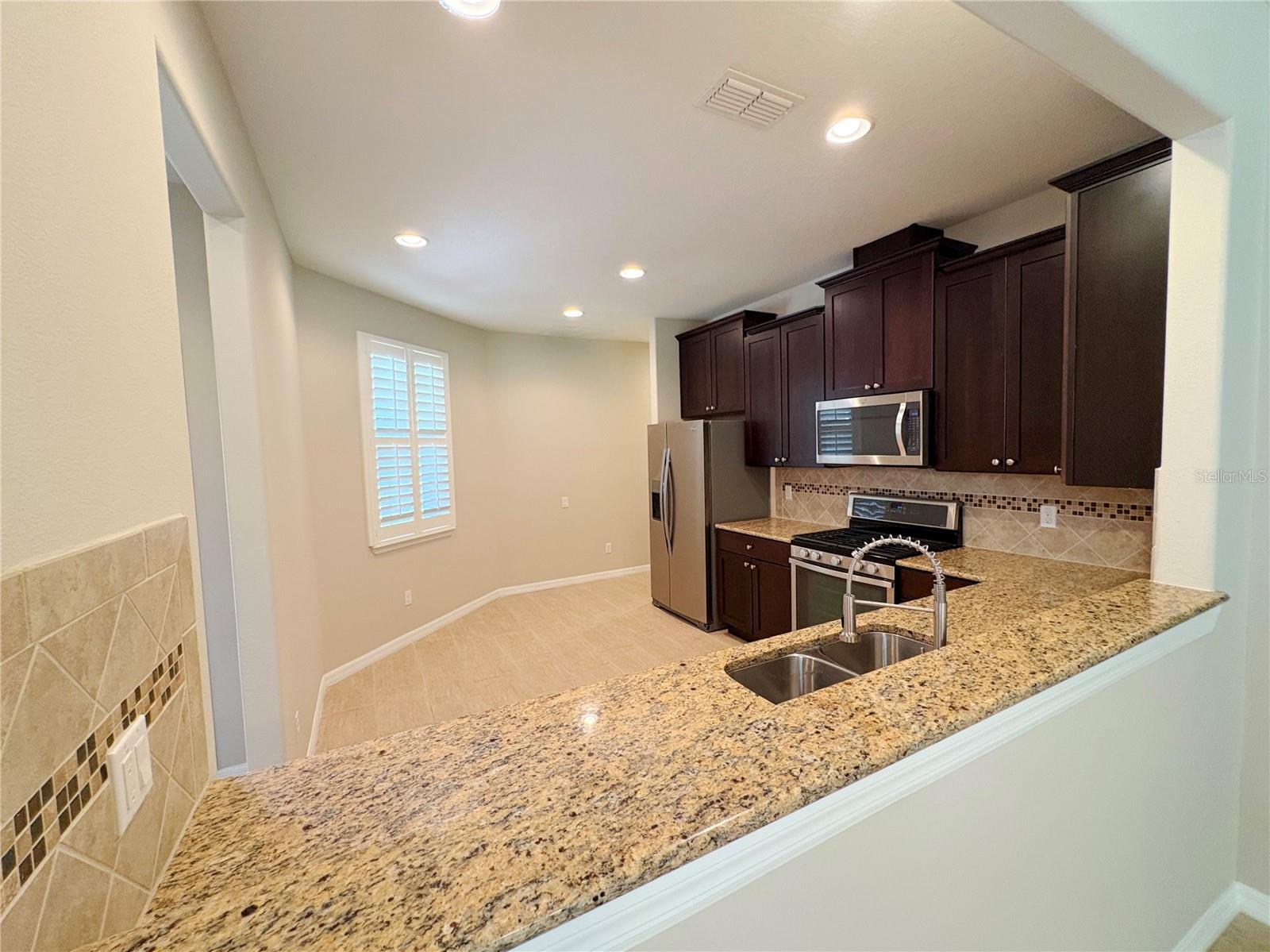 Listing photo 3 for 116 La Cresta Ct