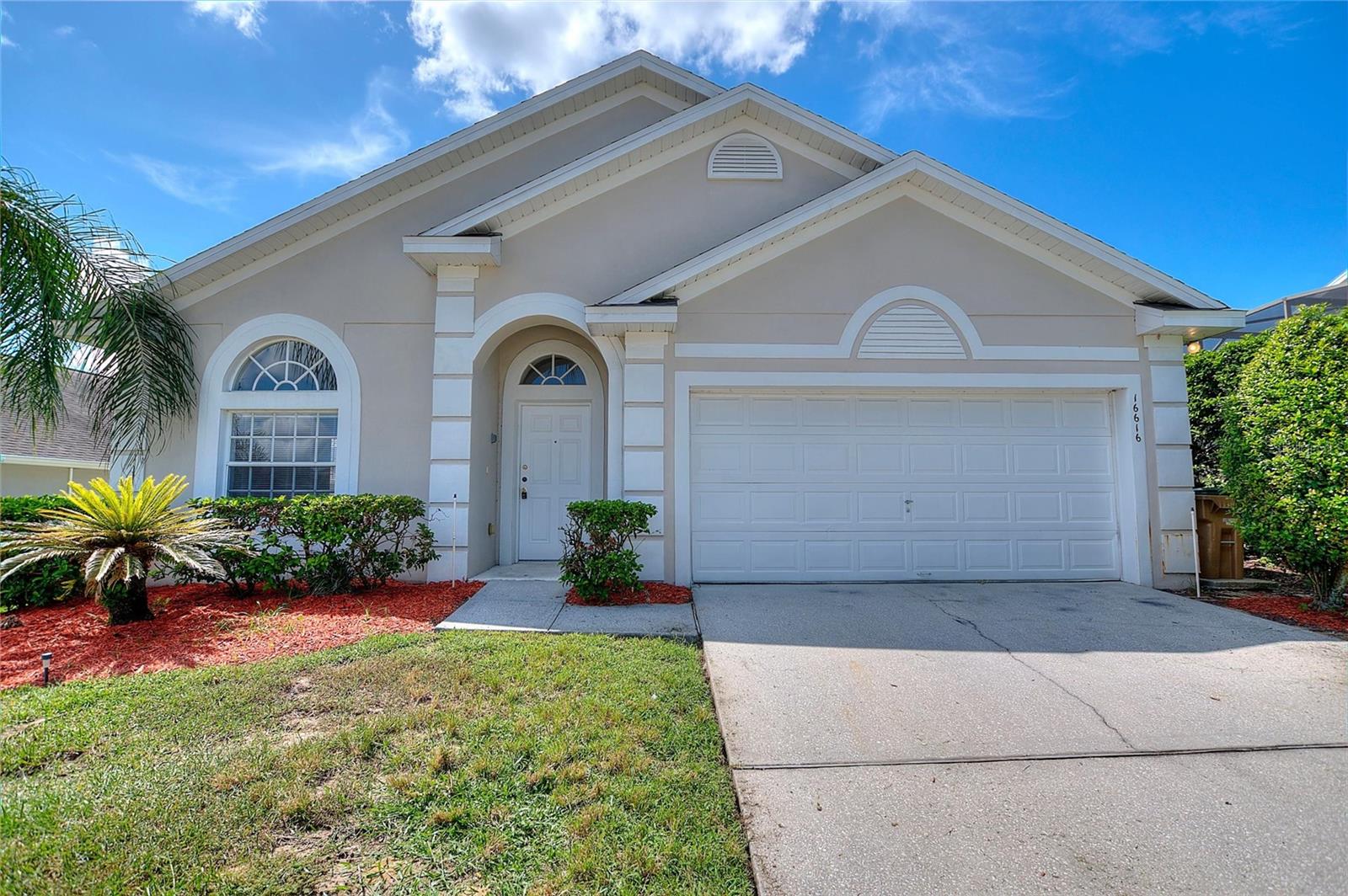 Listing photo 1 for 16616 Palm Spring Dr