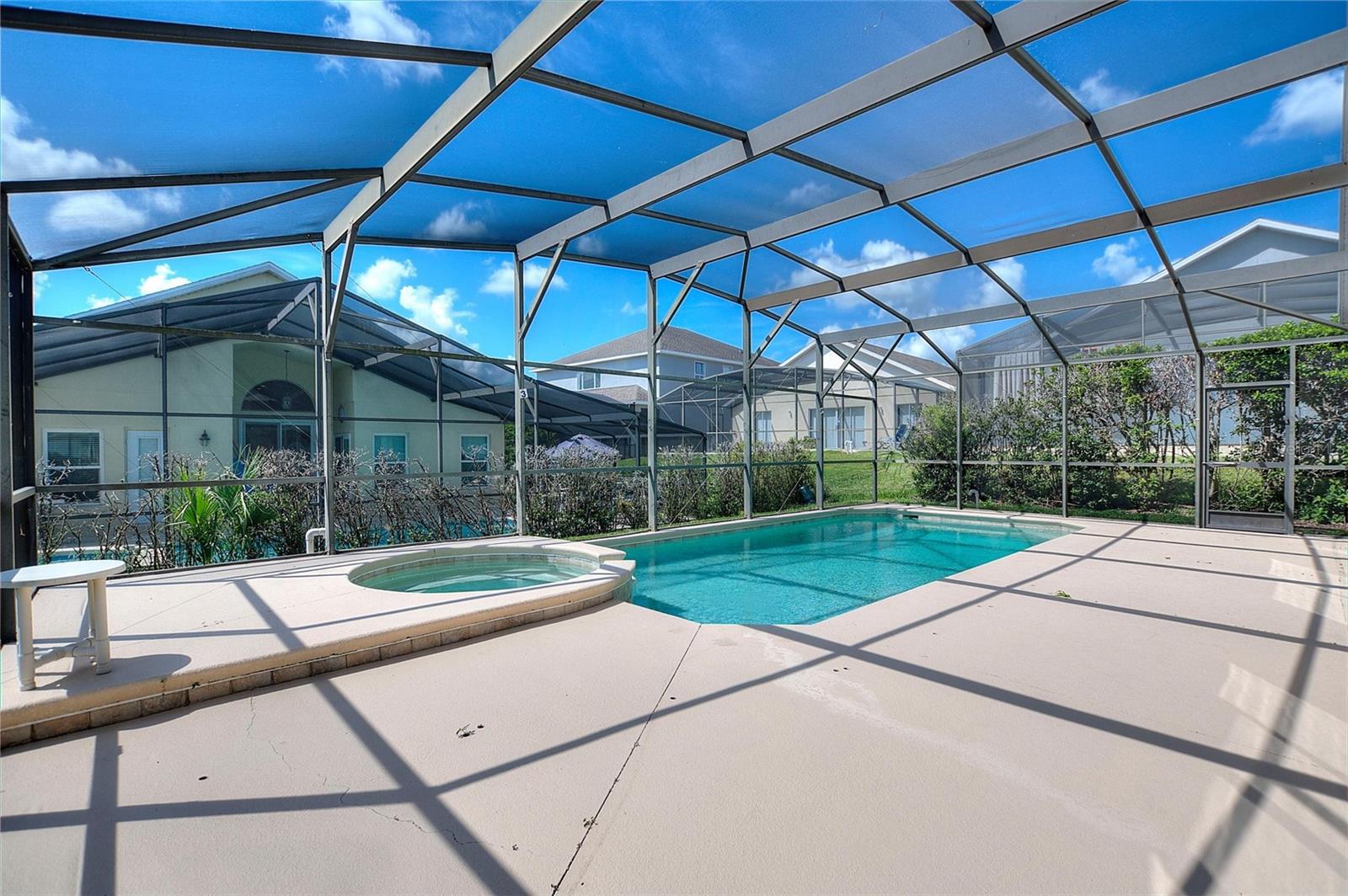 Listing photo 3 for 16616 Palm Spring Dr