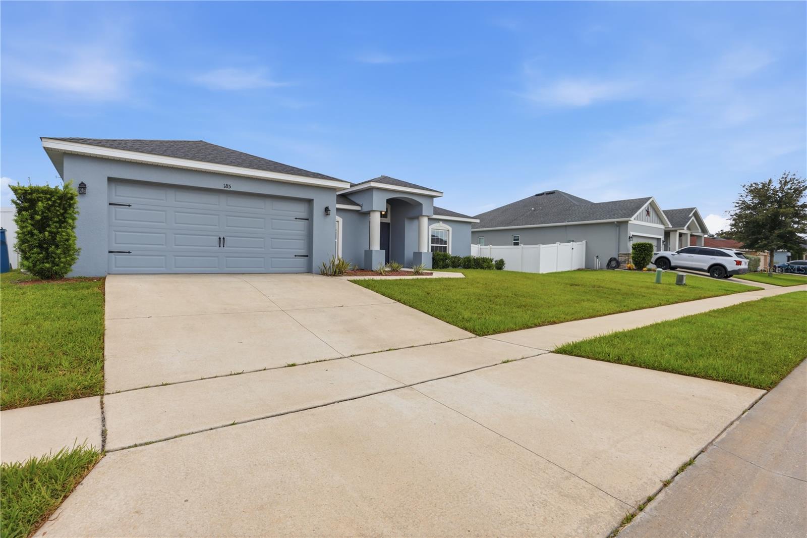 Listing photo 2 for 185 Cloverbrook Trl