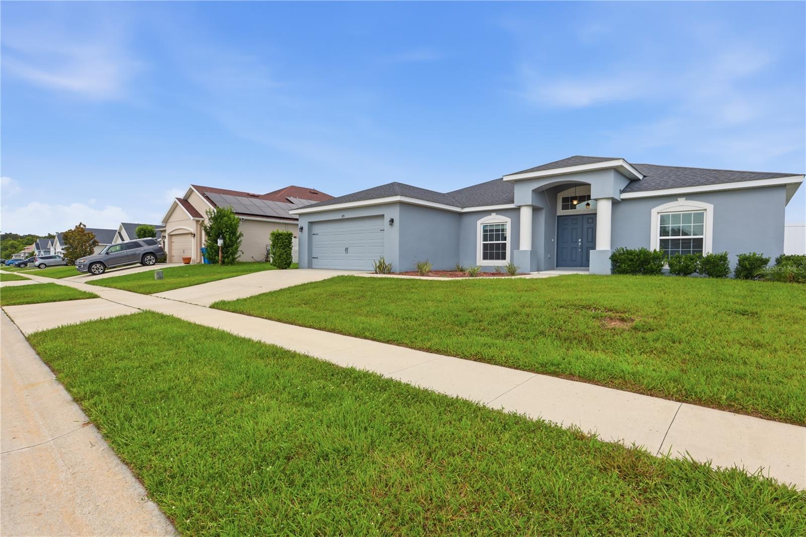 Listing photo 3 for 185 Cloverbrook Trl