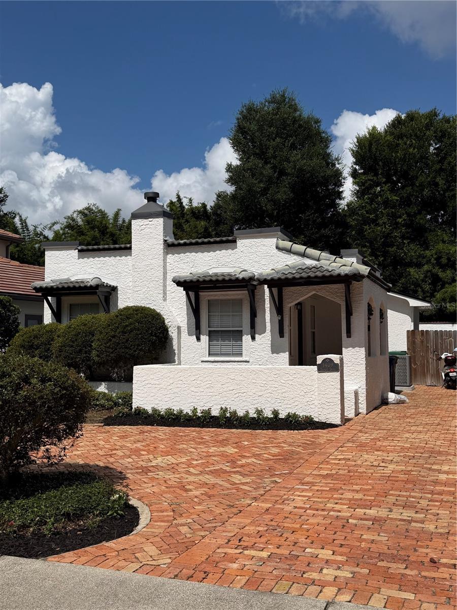 1409 SUNSET DRIVE