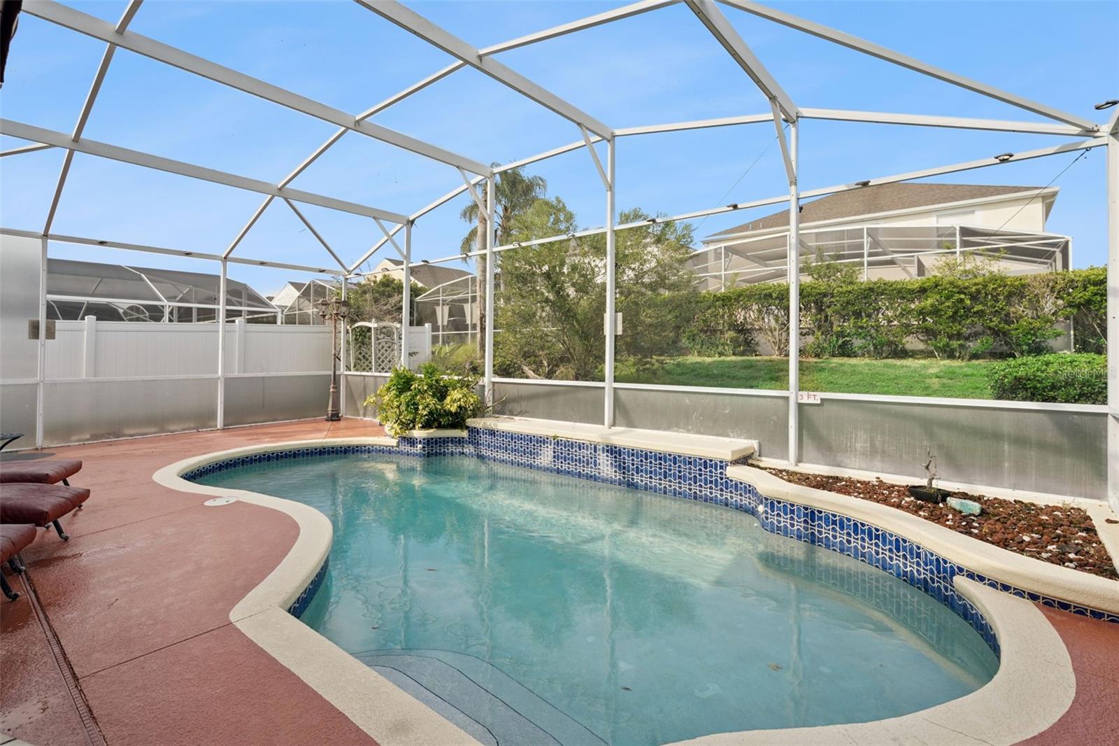 Listing photo 2 for 536 Gleneagles Dr