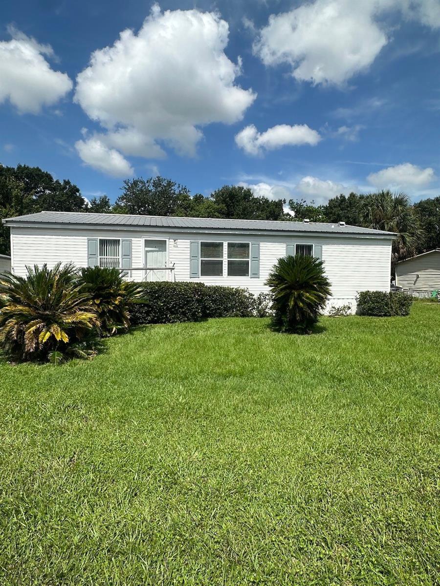 1096 CARRIE LANE