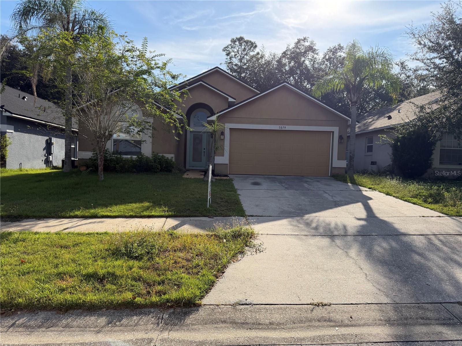 Listing photo 1 for 1079 Stoneham Dr
