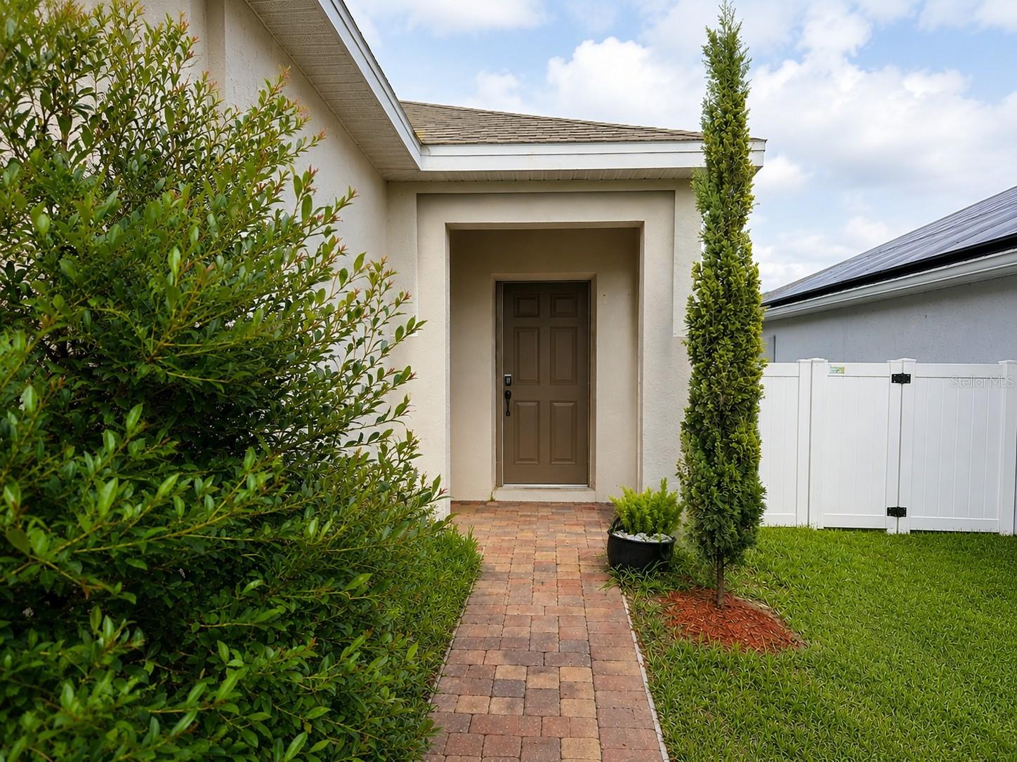 Listing photo 3 for 179 Blue Cypress Dr