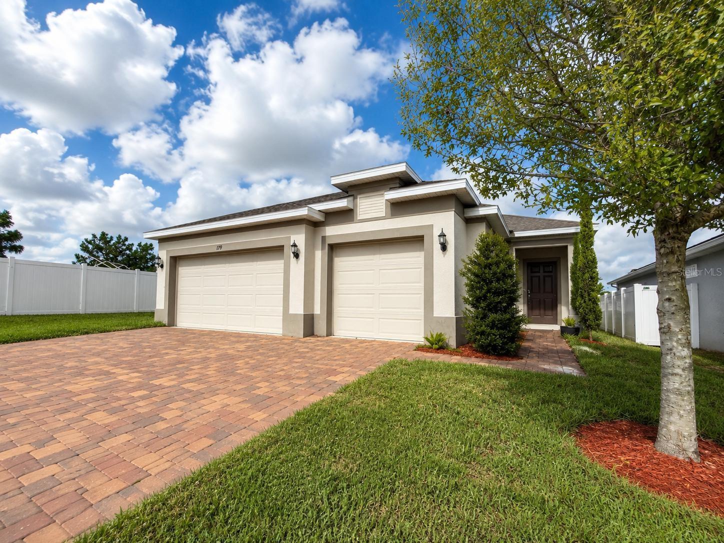 Listing photo 2 for 179 Blue Cypress Dr