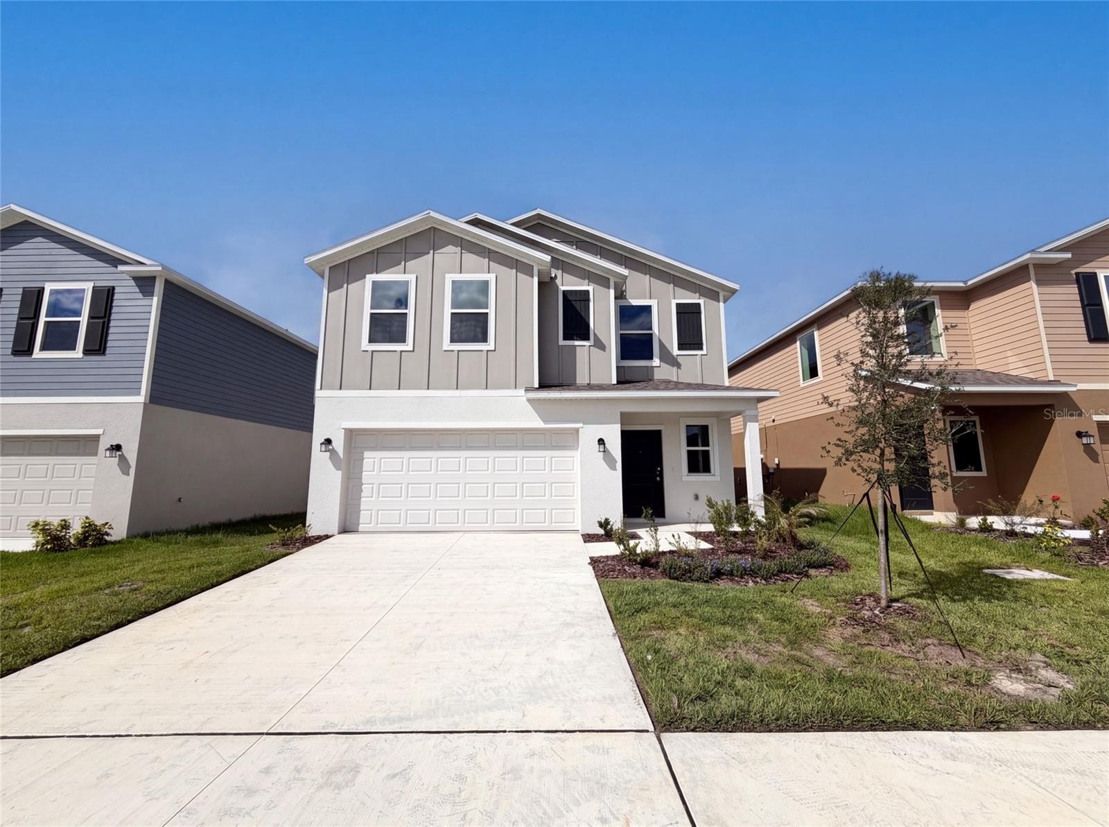 Listing photo 1 for 2142 Lasso Loop