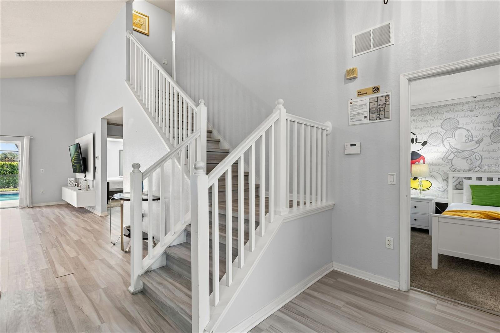 Listing photo 3 for 17845 Woodcrest Way