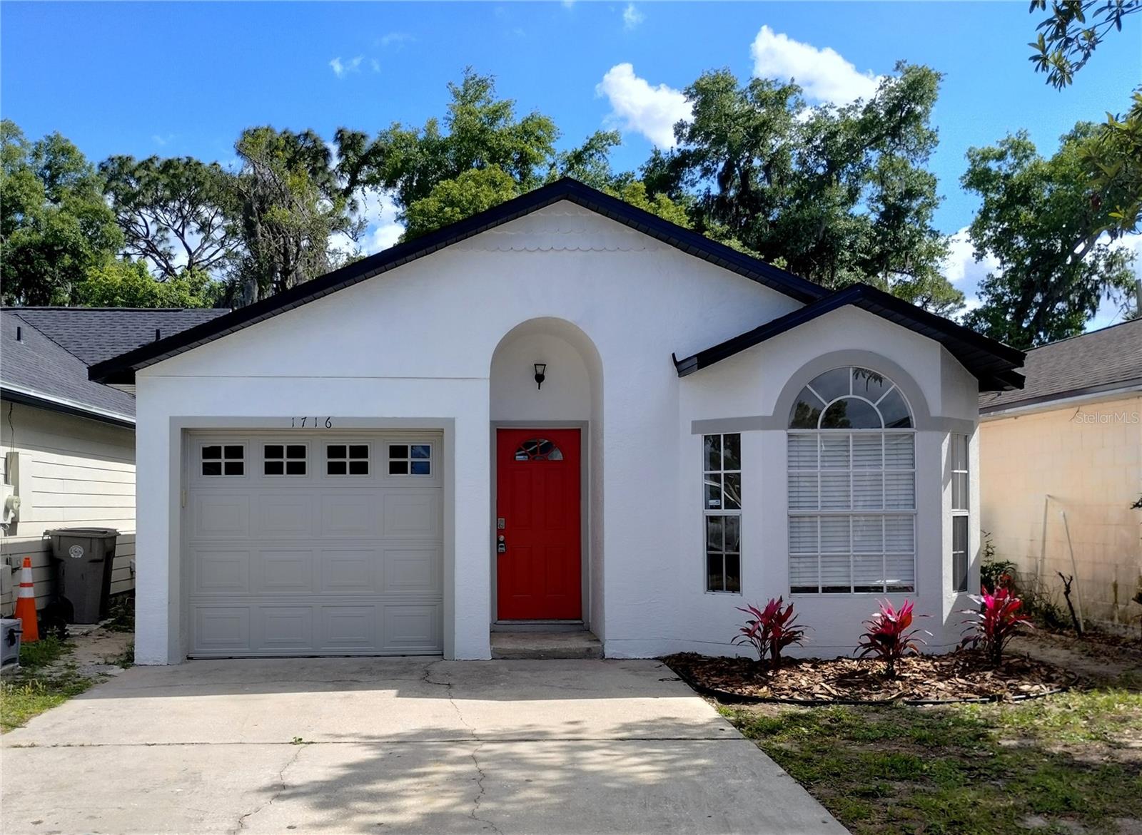 1716 CHATHAM CIRCLE