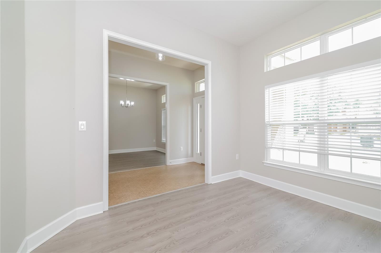 Listing photo 2 for 345 Cimarron Ct
