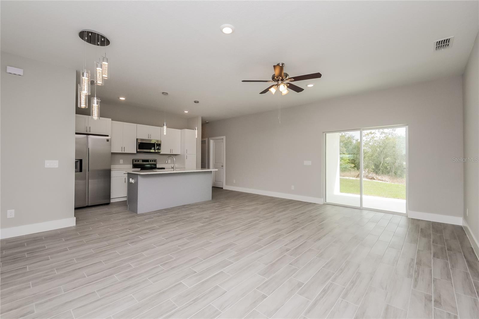 Listing photo 3 for 363 Elderberry Ct