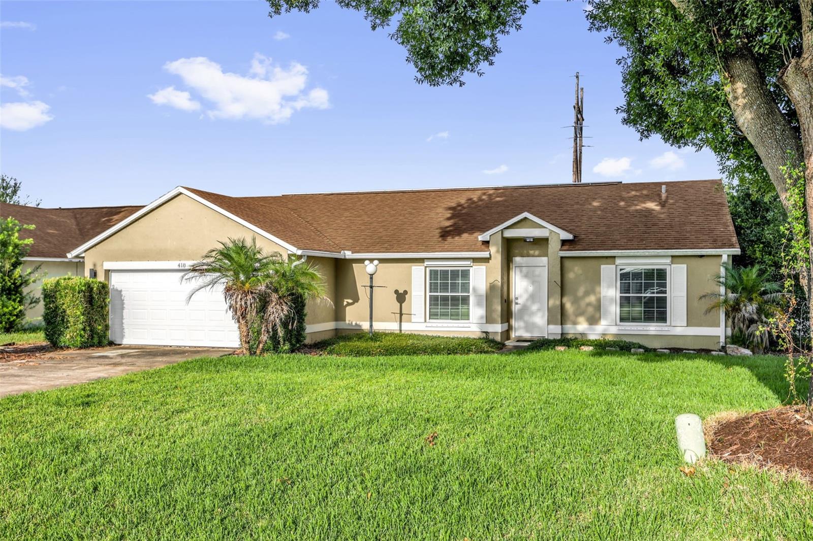 Listing photo 2 for 418 Grovepark Dr