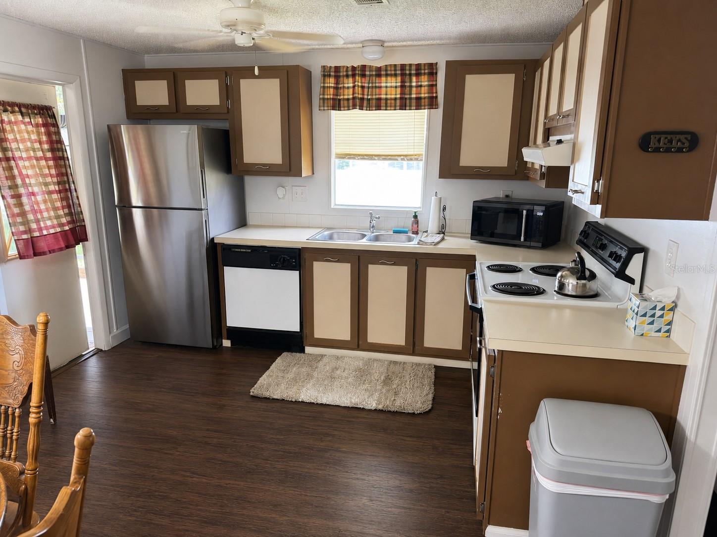 Listing photo 3 for 1006 Oren Ave
