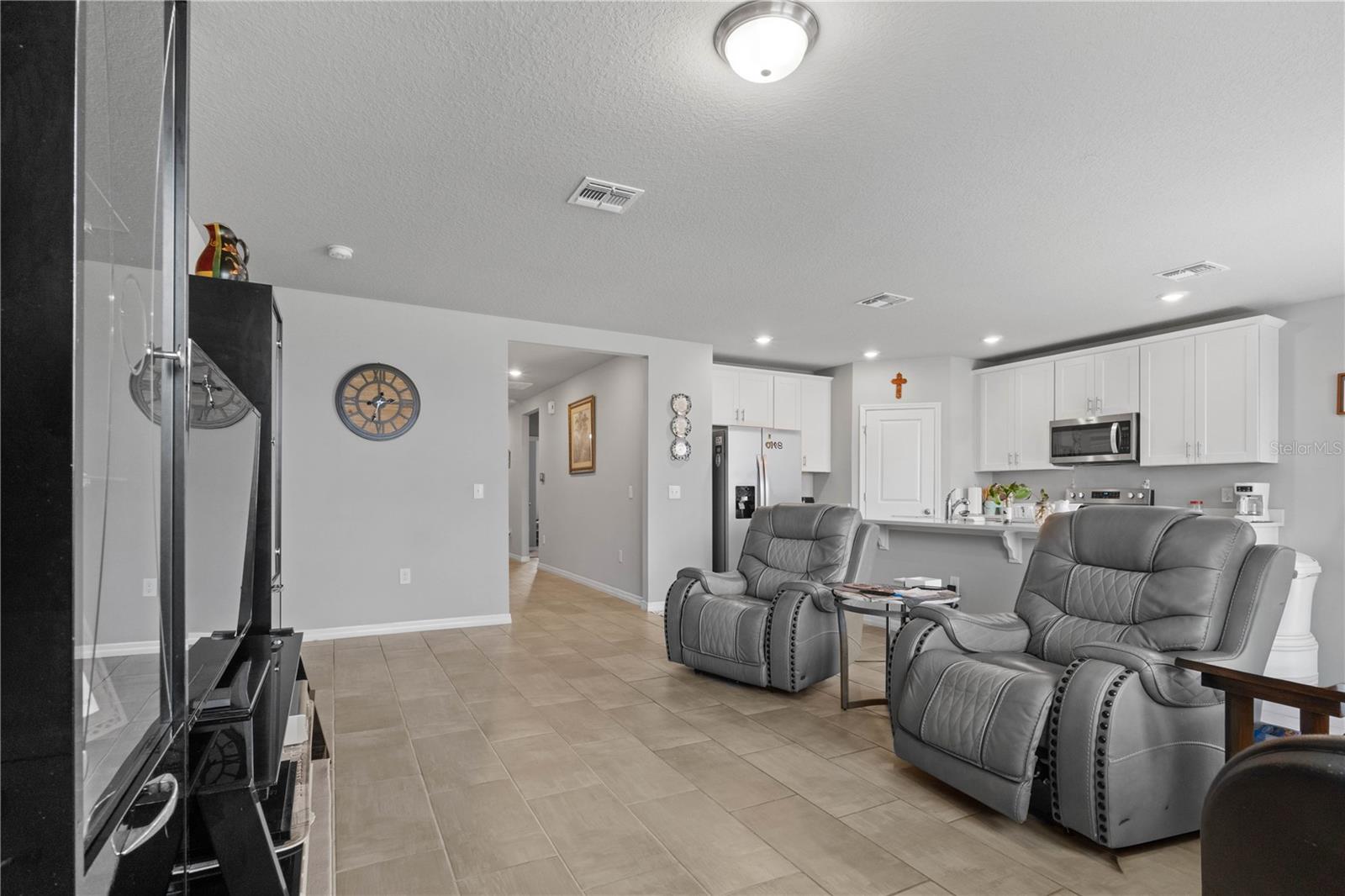 Listing photo 3 for 1502 Branchwood Ln