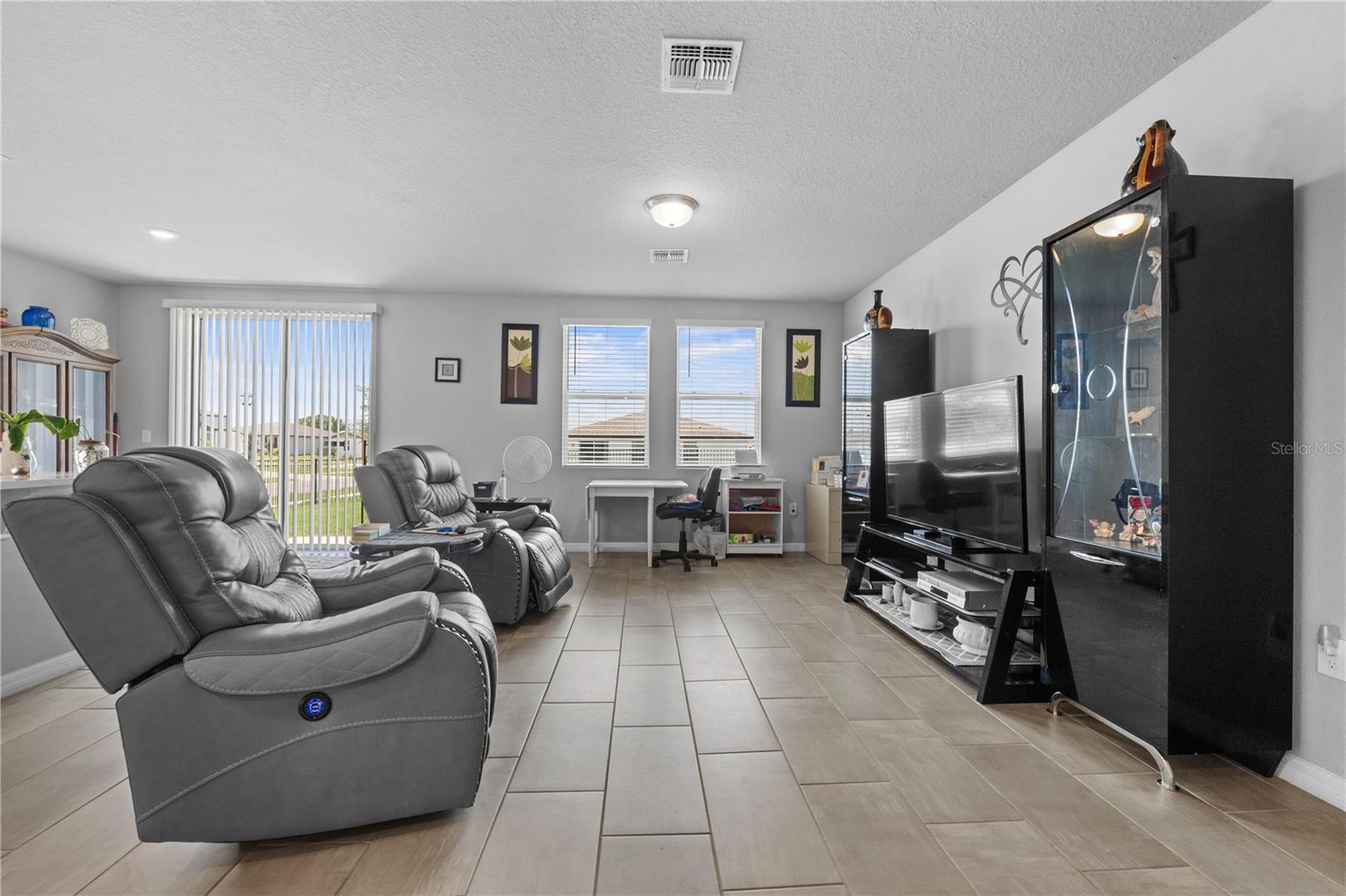 Listing photo 2 for 1502 Branchwood Ln