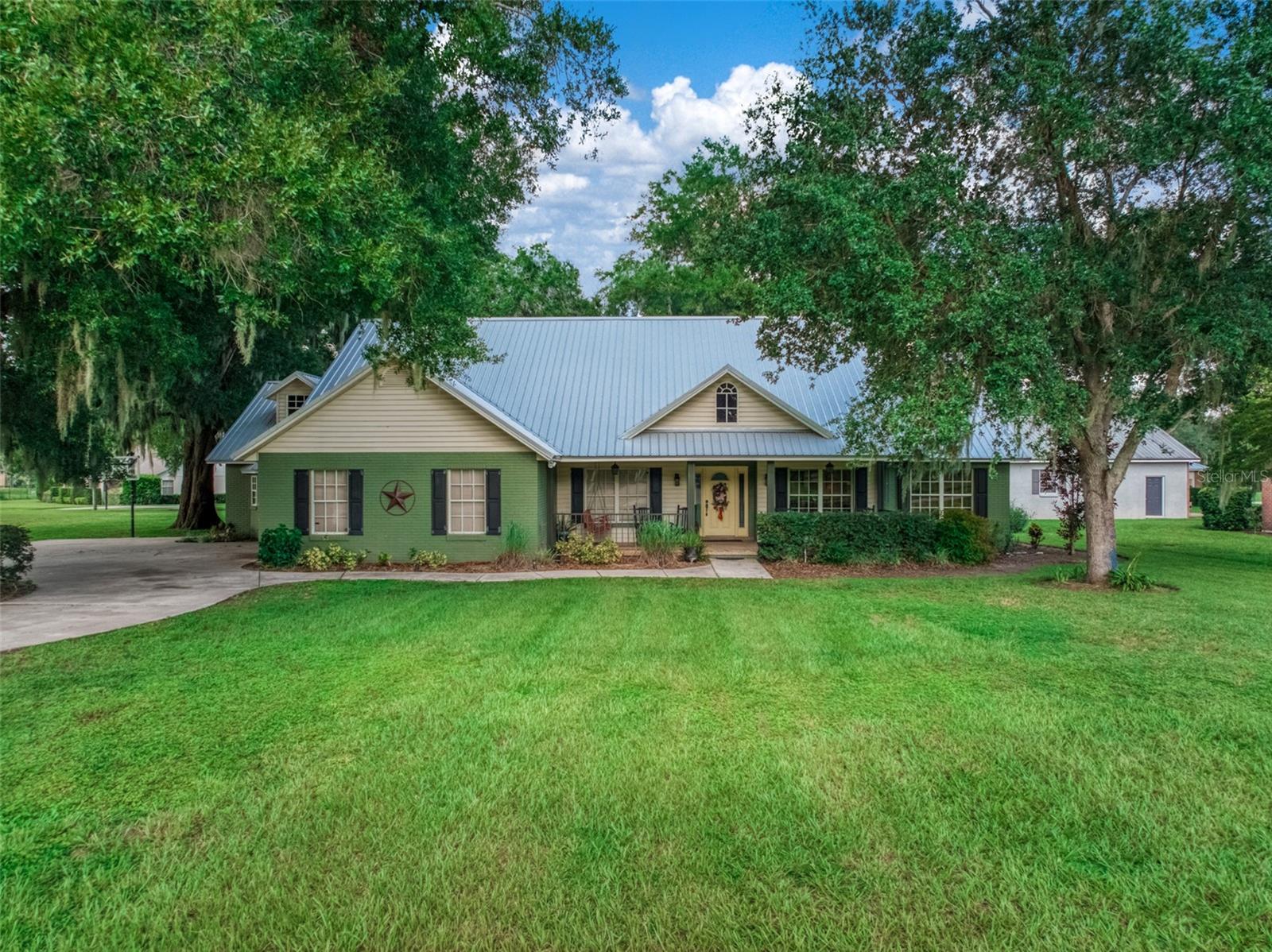 Listing photo 1 for 510 Edgewood Dr