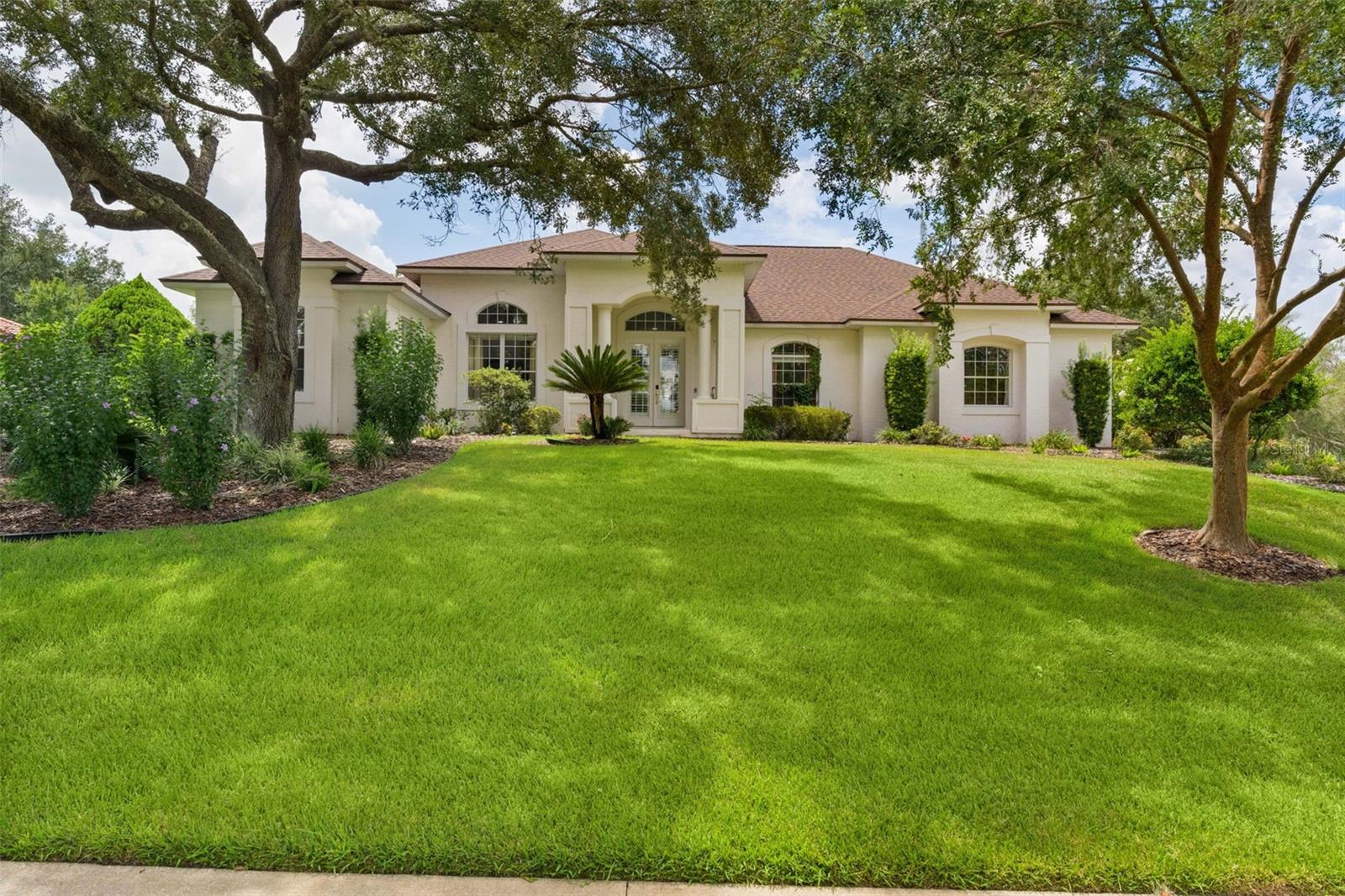 Listing photo 1 for 39407 Treeline Dr