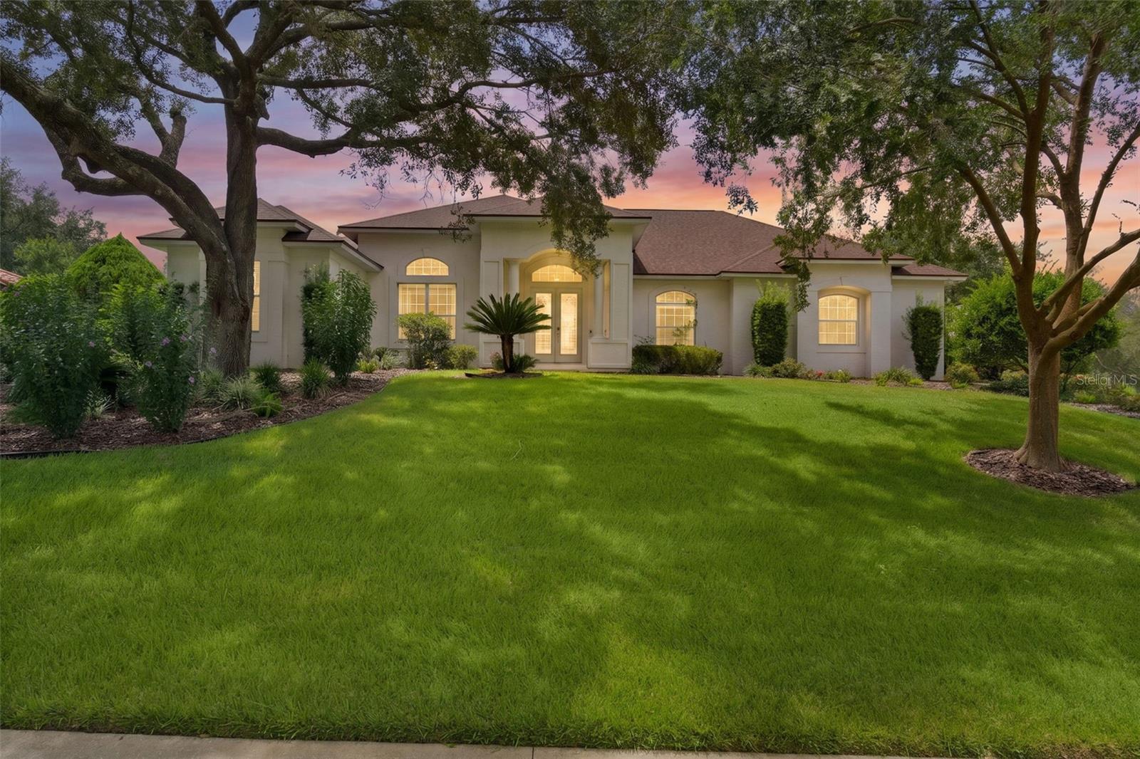 Listing photo 2 for 39407 Treeline Dr