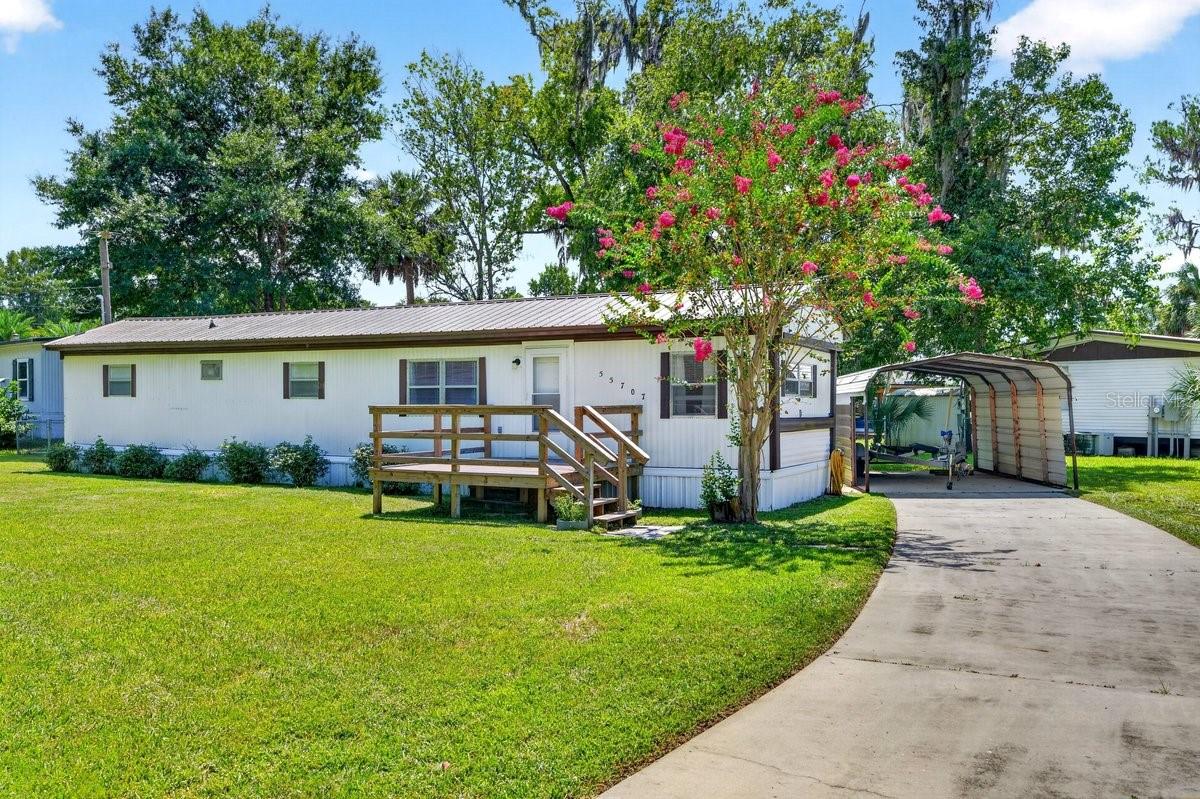 Listing photo 1 for 55707 Jamie Dr