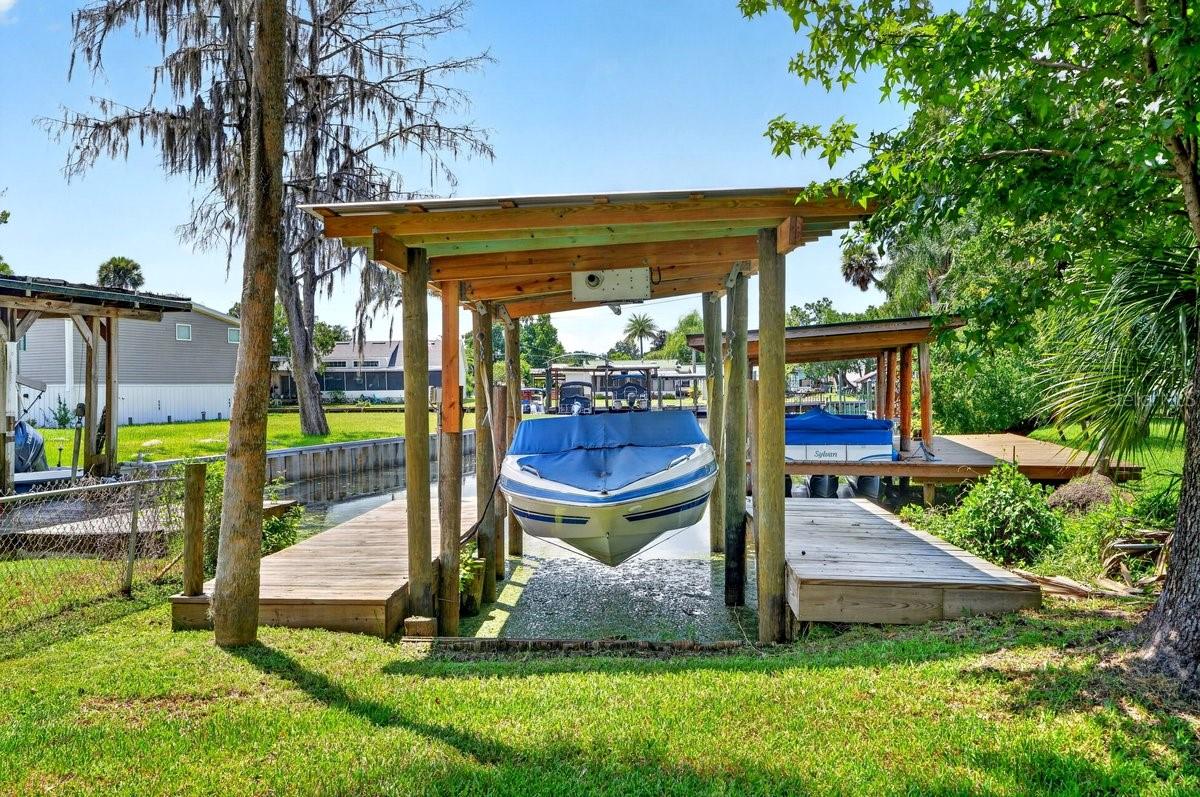 Listing photo 2 for 55707 Jamie Dr