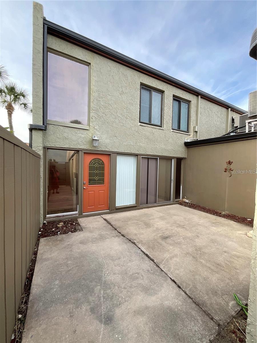 Listing photo 1 for 2500 21st St Nw #58