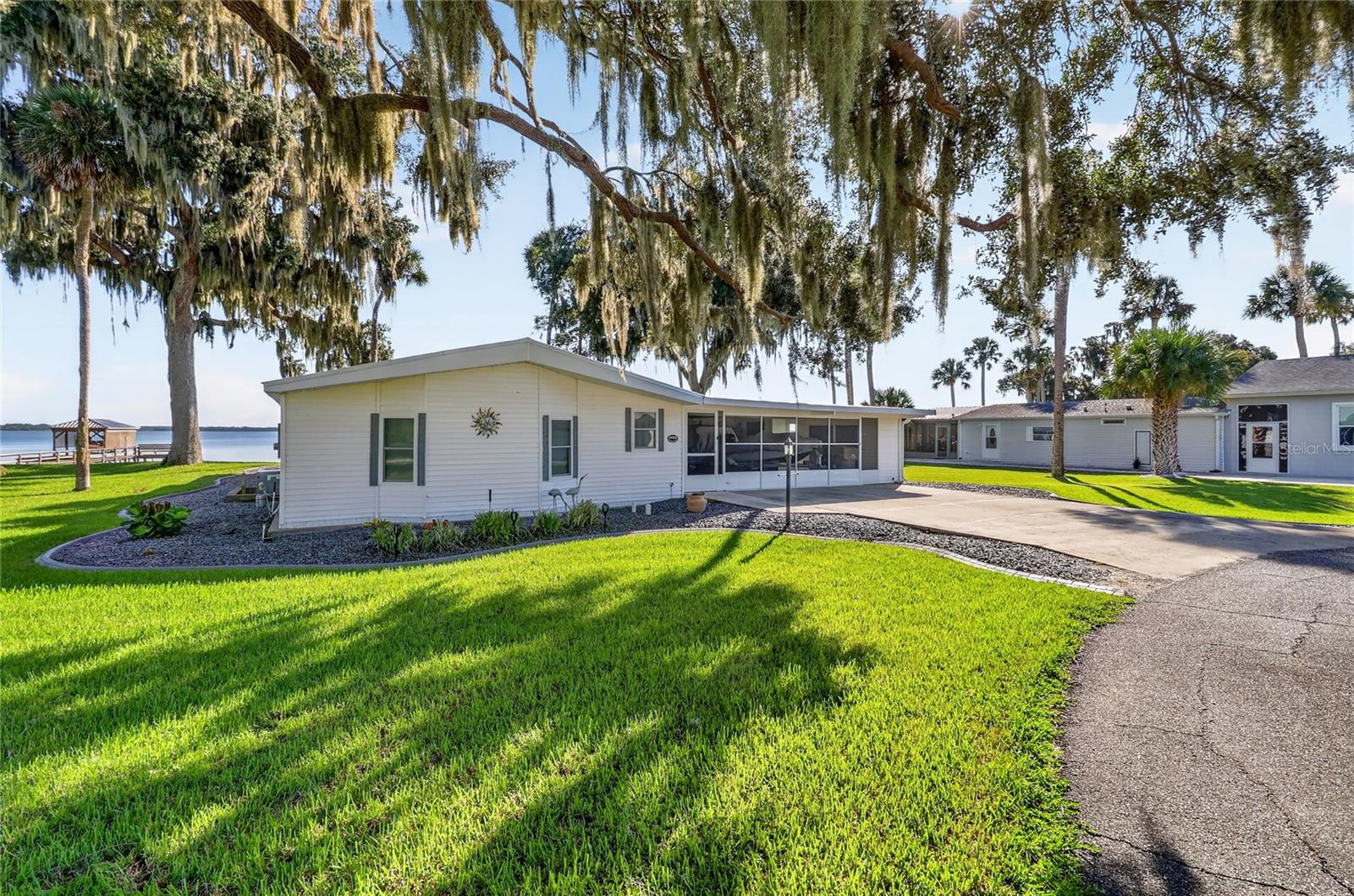 Listing photo 2 for 38310 Langlois Pl