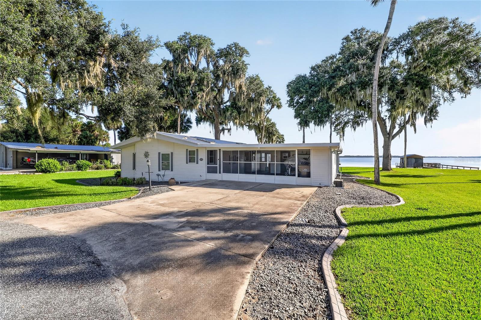 Listing photo 3 for 38310 Langlois Pl