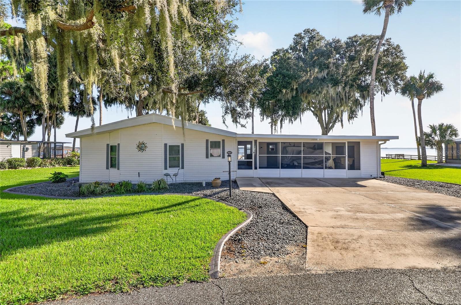 Listing photo 1 for 38310 Langlois Pl