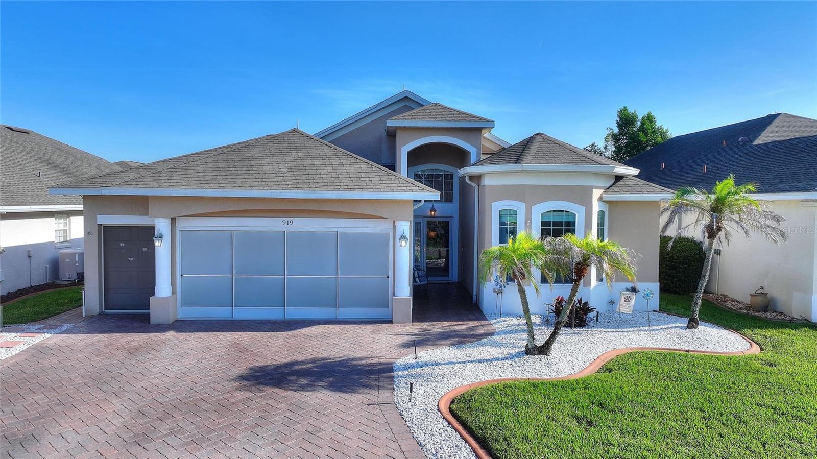 Listing photo 1 for 919 Ashton Dr