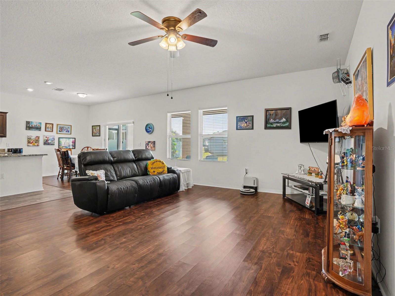 Listing photo 2 for 524 Blue Water Ct