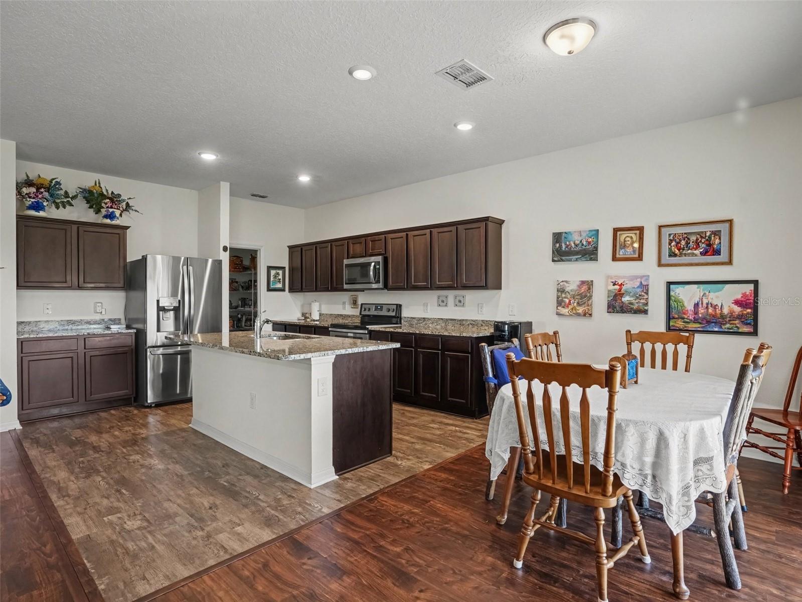 Listing photo 3 for 524 Blue Water Ct