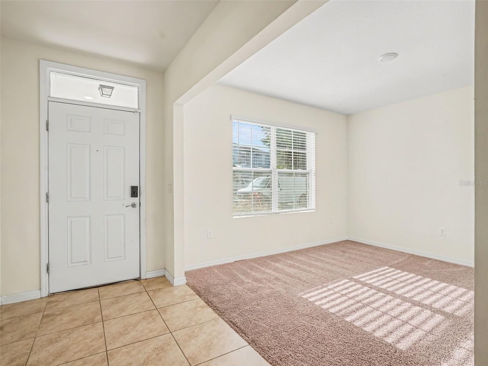 Listing photo 2 for 281 St Georges Cir