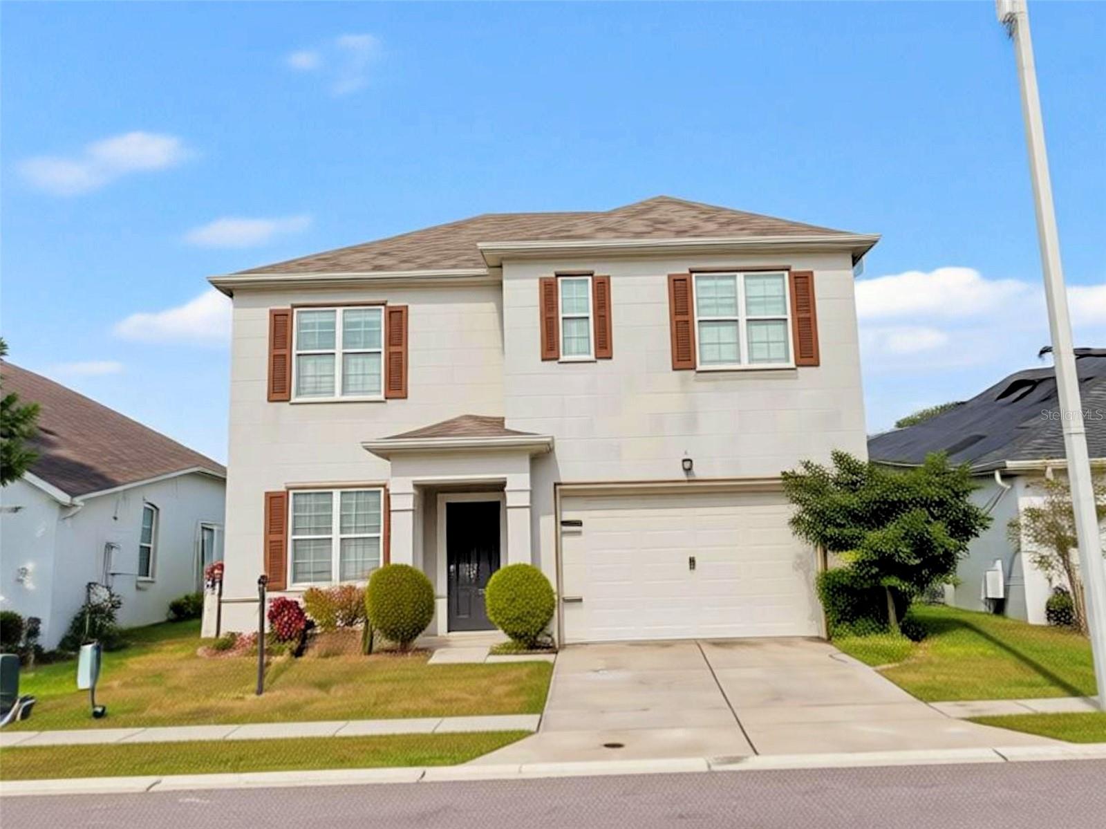 Listing photo 1 for 281 St Georges Cir