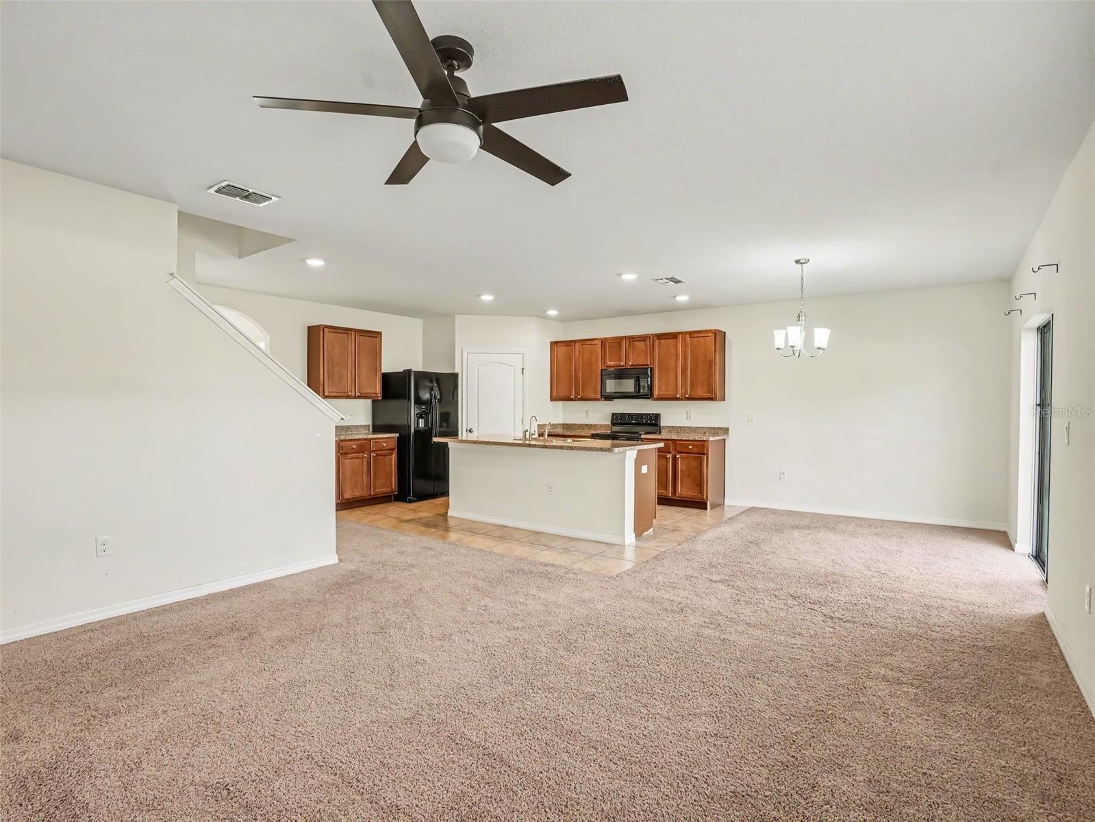 Listing photo 3 for 281 St Georges Cir