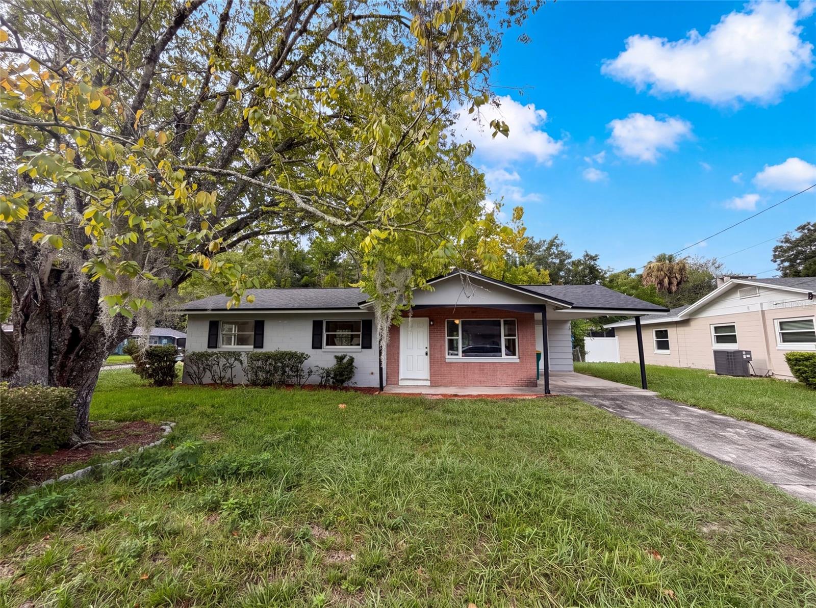 Listing photo 1 for 1735 Jefferson Dr